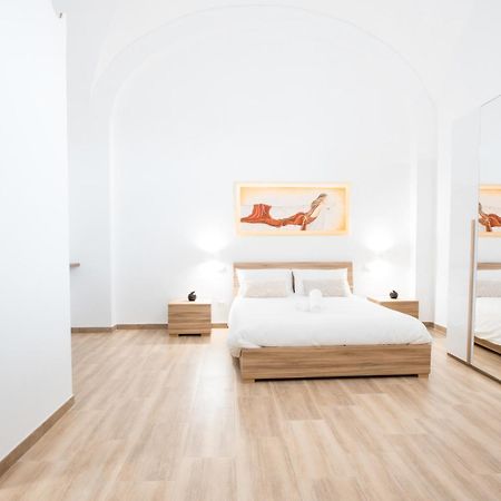 La Pigna Hotel Bari Bagian luar foto