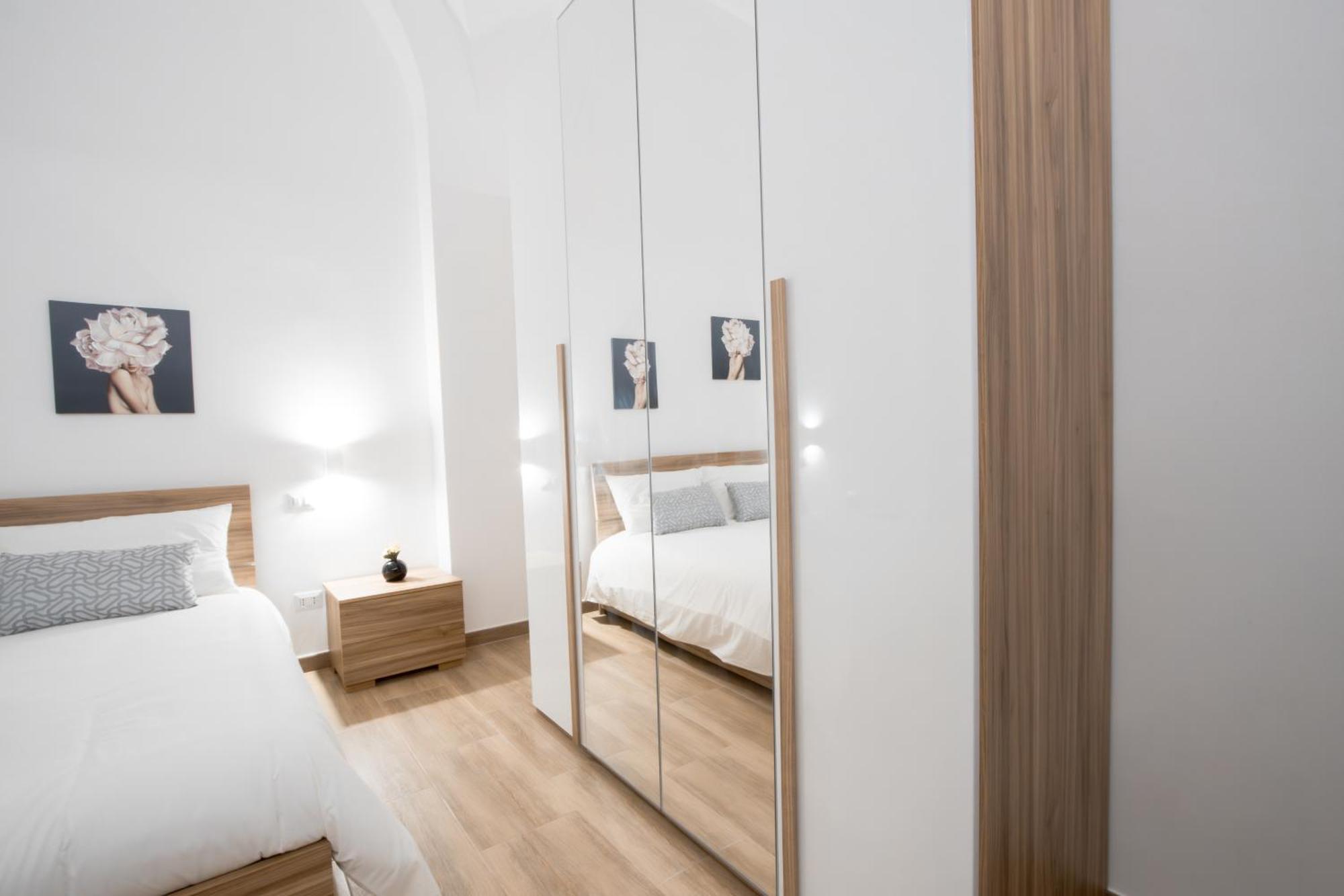 La Pigna Hotel Bari Bagian luar foto