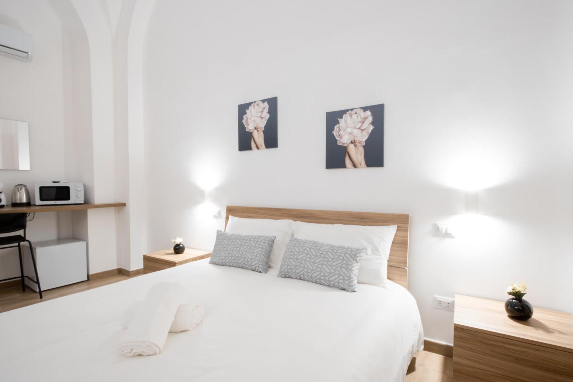 La Pigna Hotel Bari Bagian luar foto
