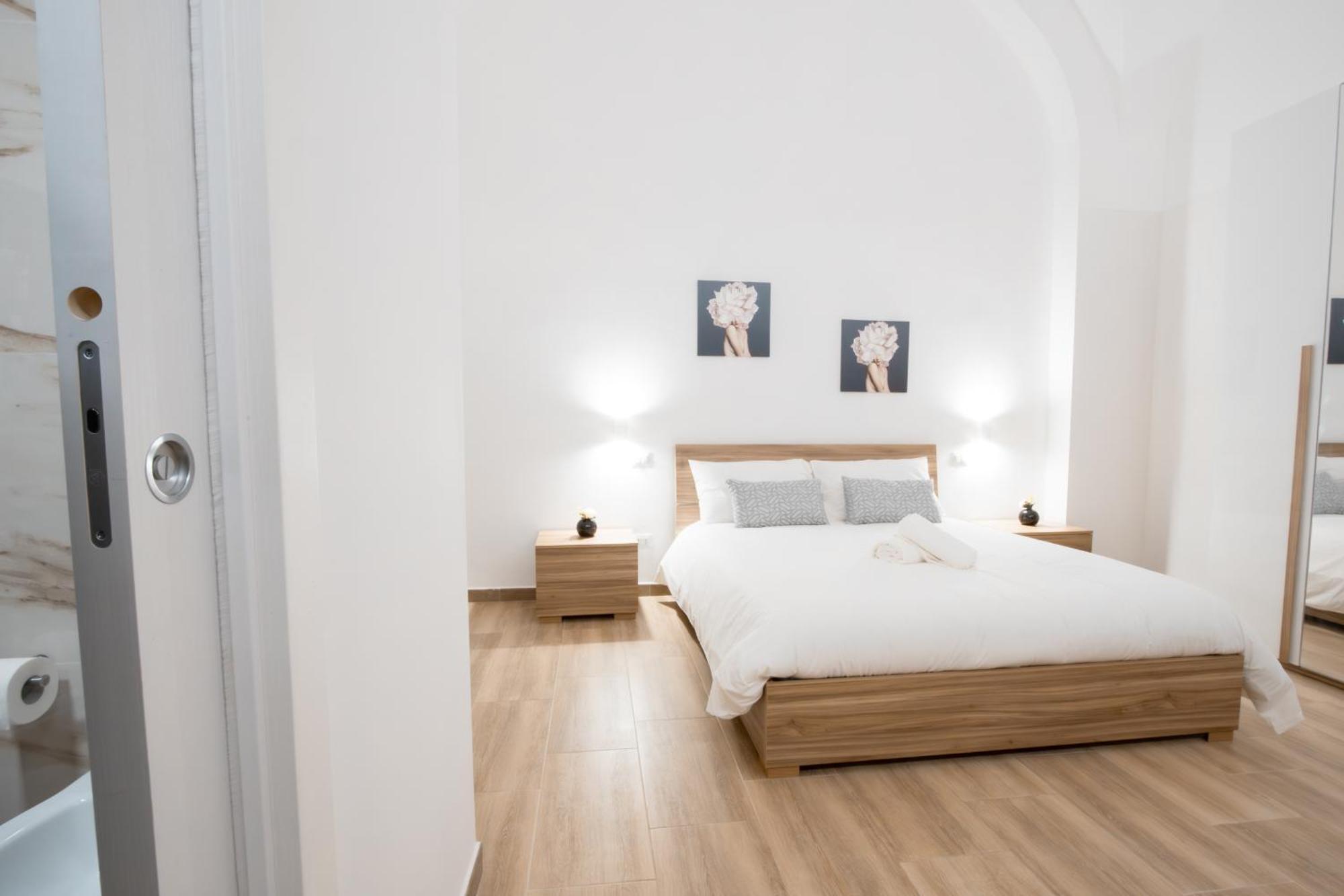 La Pigna Hotel Bari Bagian luar foto