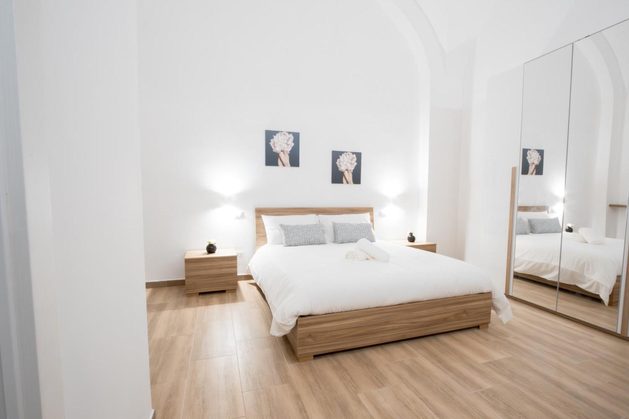 La Pigna Hotel Bari Bagian luar foto