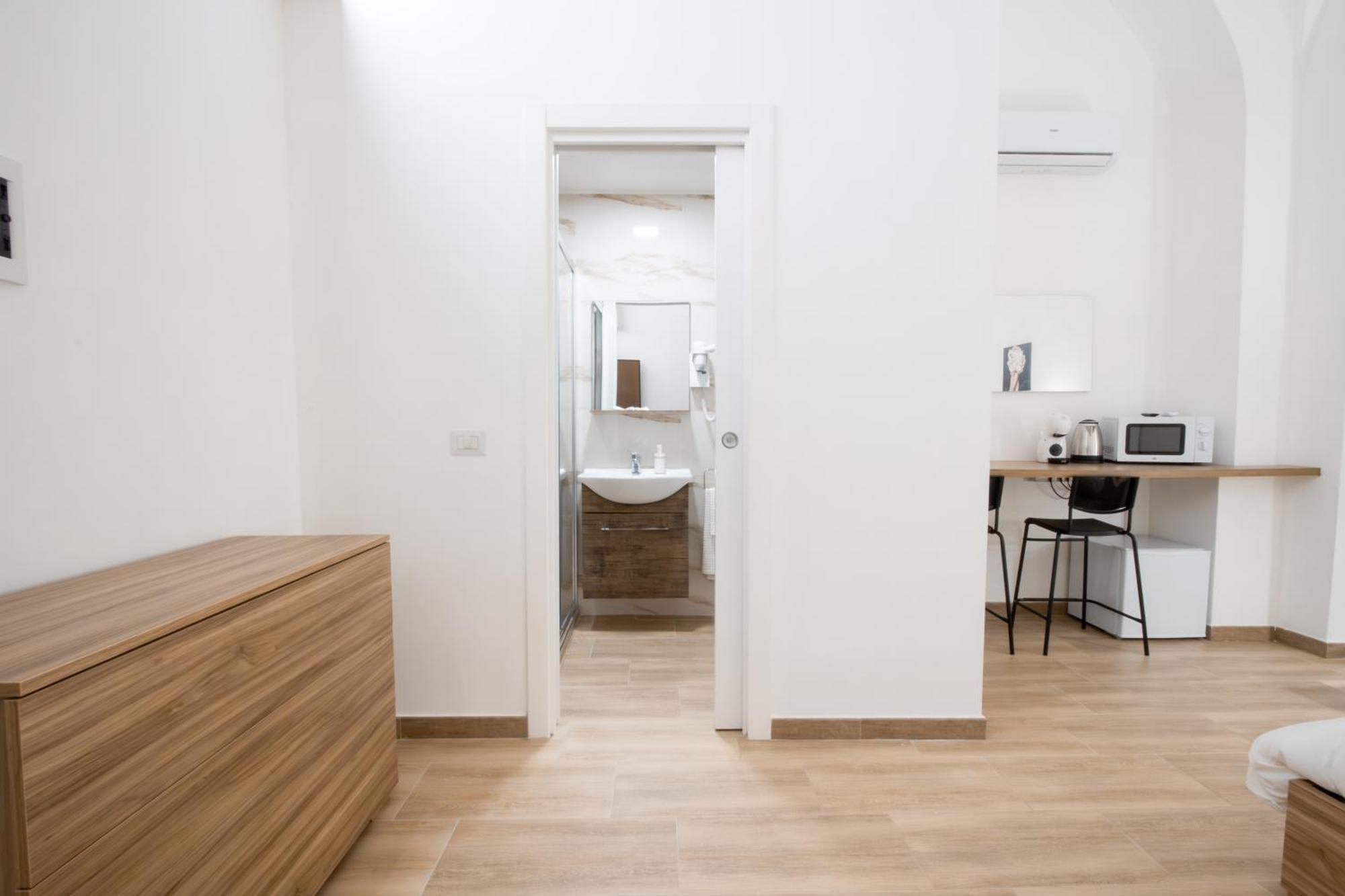 La Pigna Hotel Bari Bagian luar foto