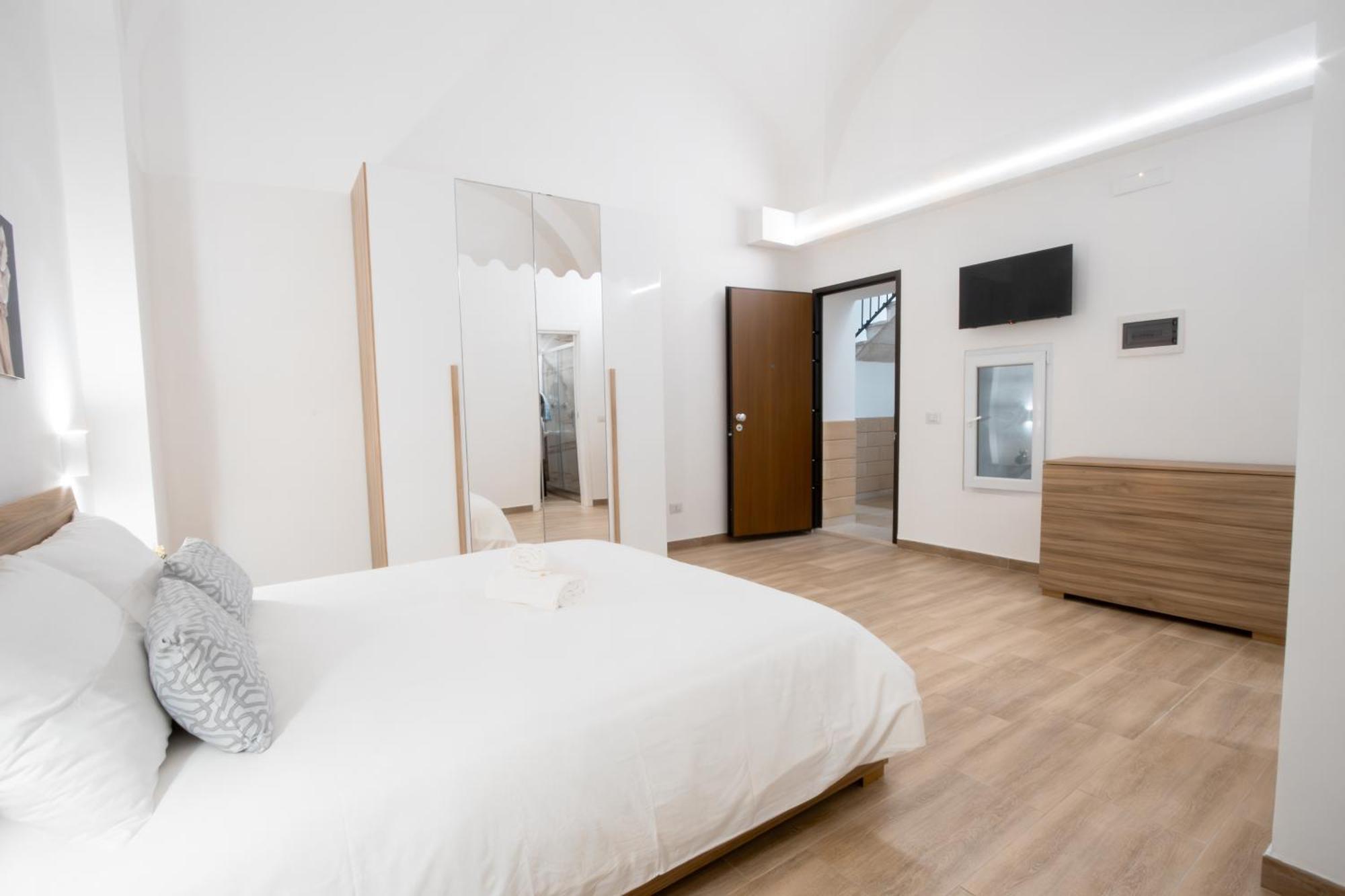 La Pigna Hotel Bari Bagian luar foto
