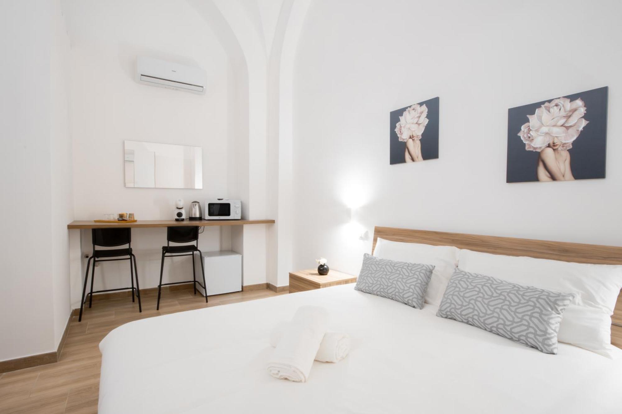 La Pigna Hotel Bari Bagian luar foto