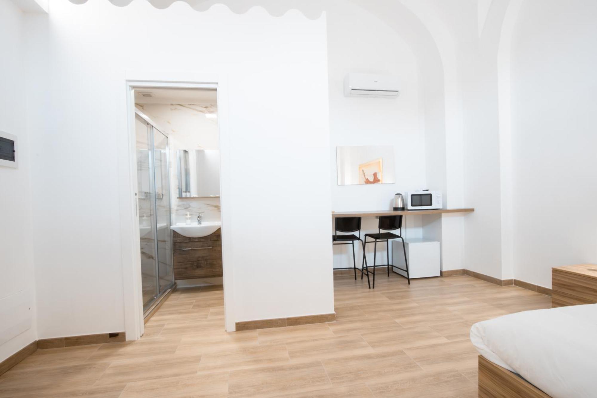 La Pigna Hotel Bari Bagian luar foto