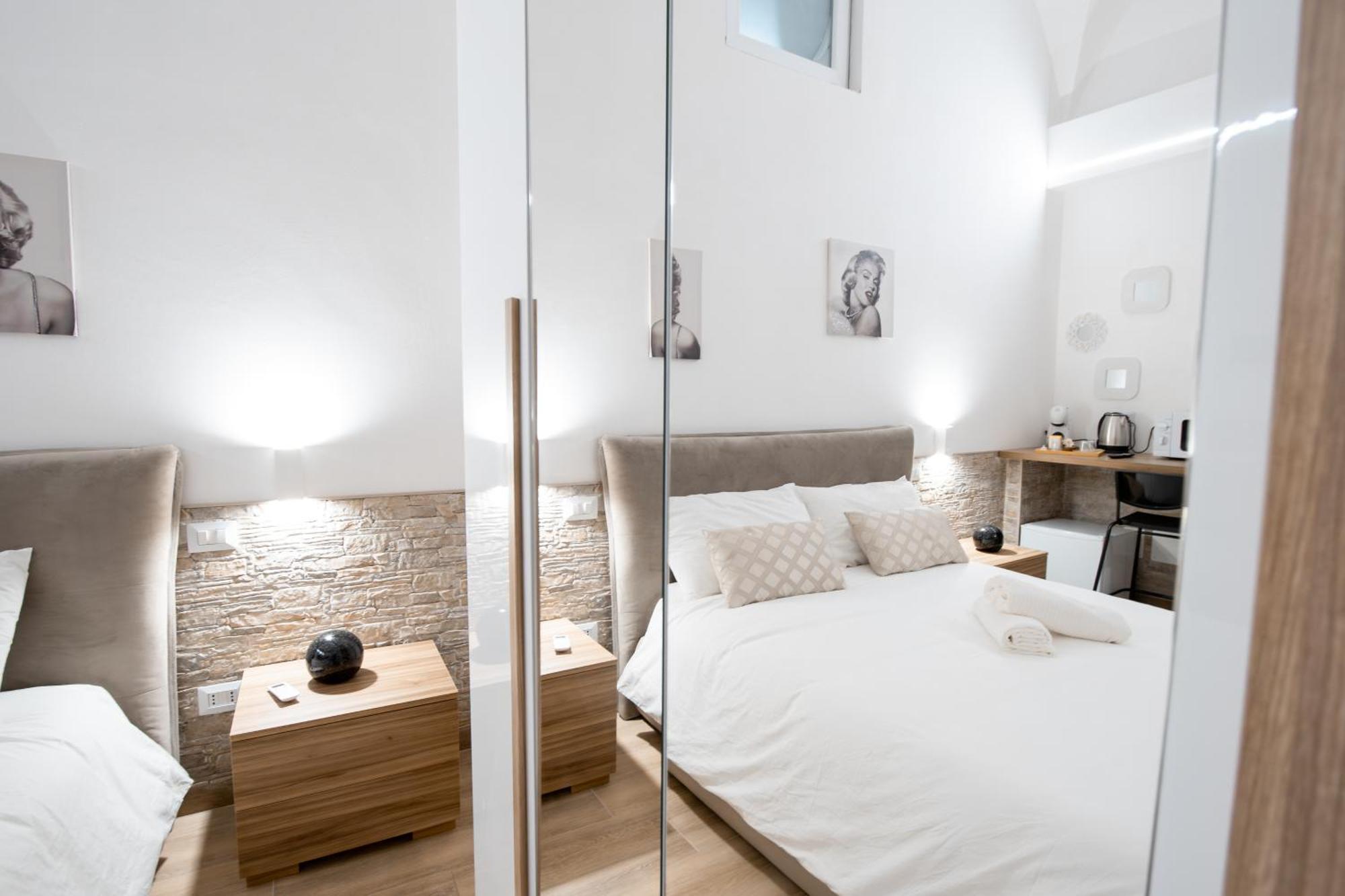 La Pigna Hotel Bari Bagian luar foto