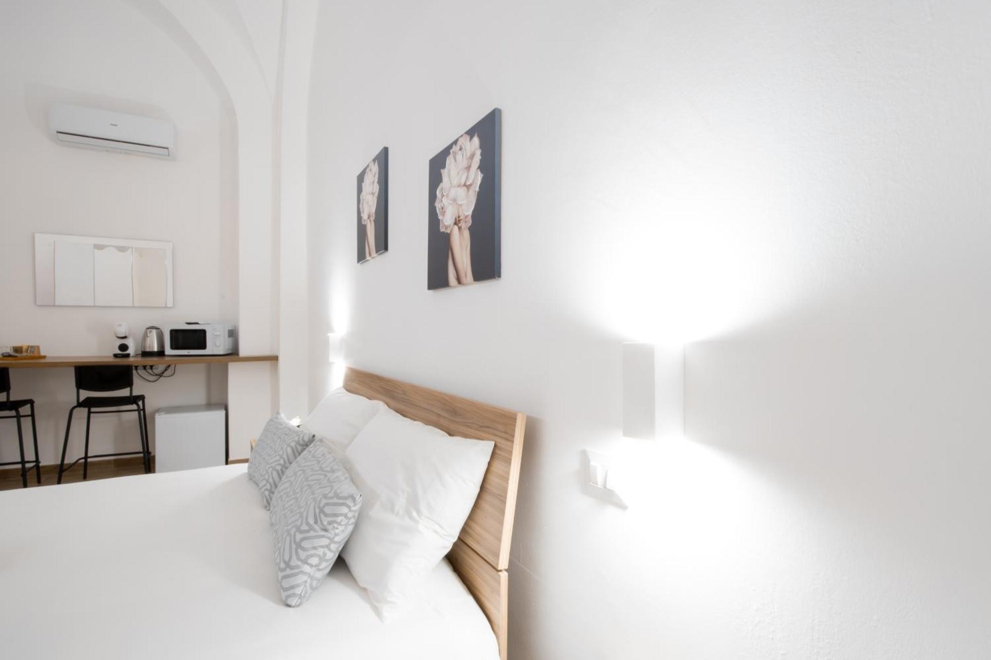 La Pigna Hotel Bari Bagian luar foto