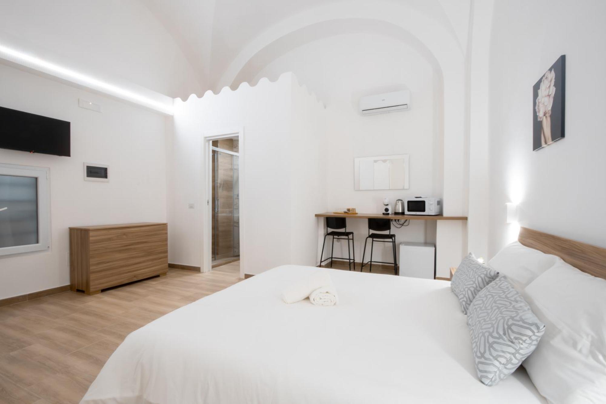 La Pigna Hotel Bari Bagian luar foto